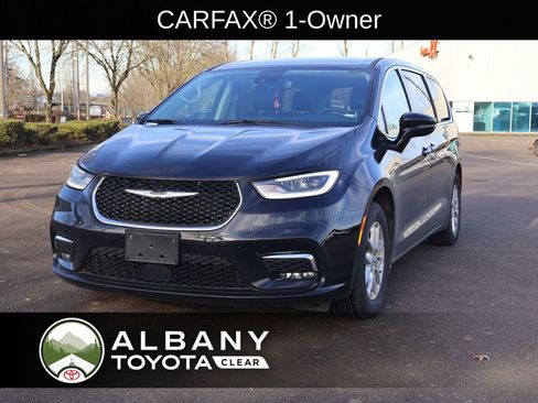 Used 2024 Chrysler Pacifica Touring-L image 1