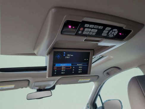 Used 2017 Honda Pilot Touring image 32