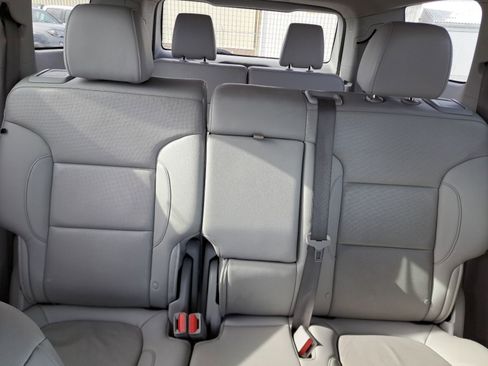 Used 2023 GMC Acadia SLT image 40