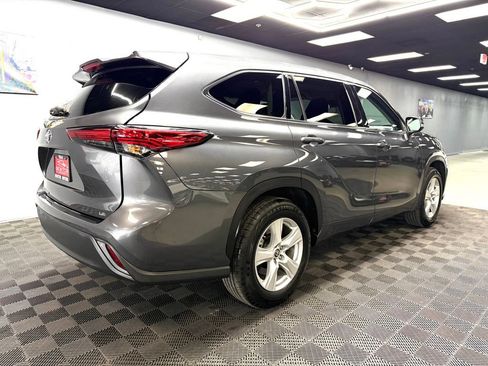 Used 2020 Toyota Highlander LE FWD image 15