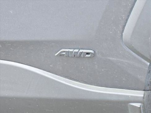 Used 2020 Toyota RAV4 XLE w/ Convenience Package image 5