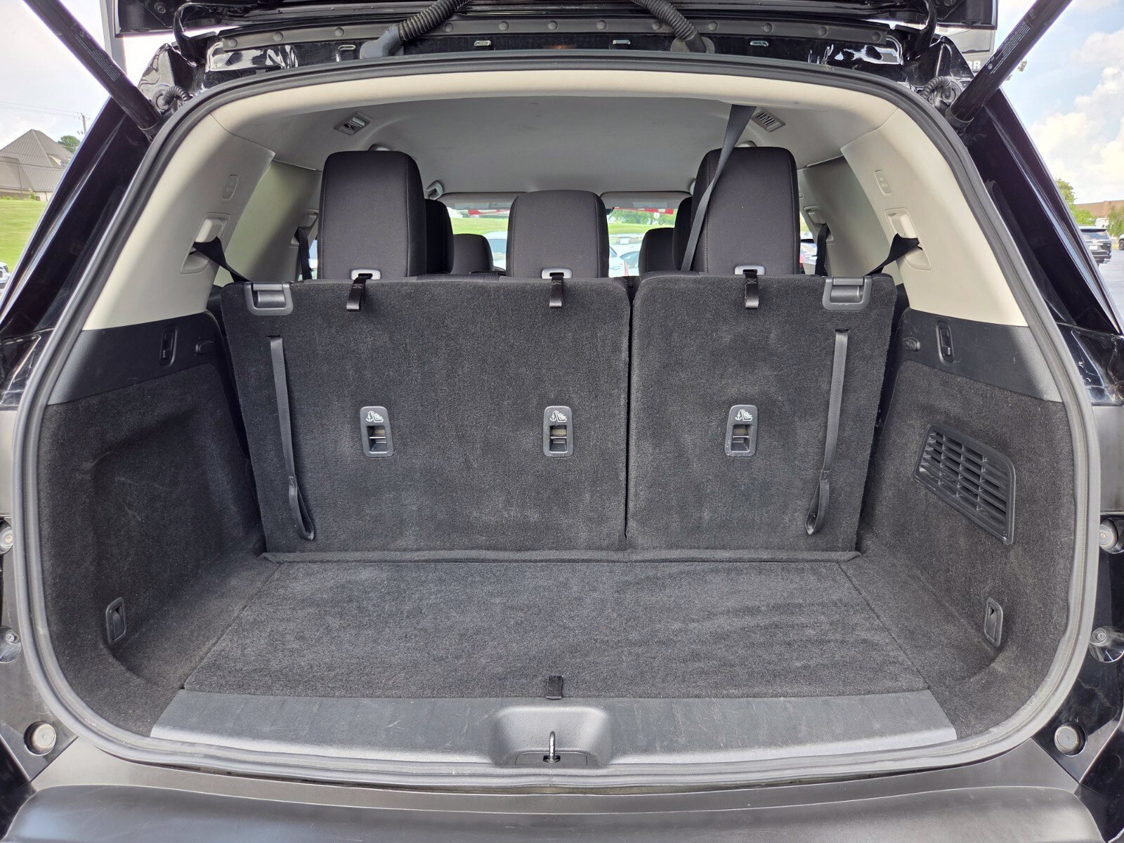Used 2025 Nissan Pathfinder SV AWD/4WD image 15