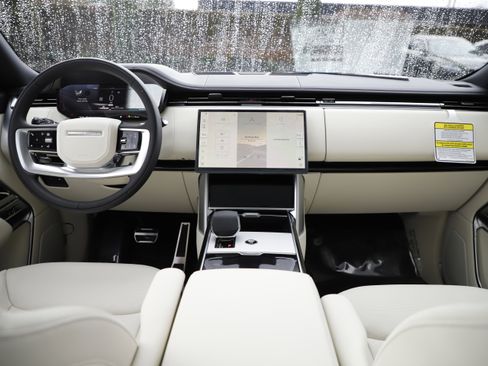 New 2025 Land Rover Range Rover SE image 18