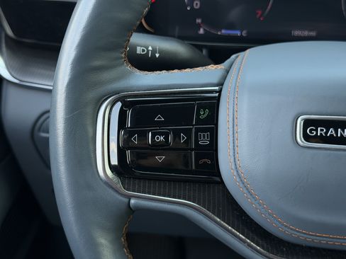Used 2024 Jeep Grand Wagoneer L Series III w/ Rear Seat Video Group 1 AWD/4WD image 18