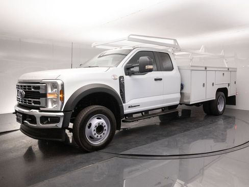 New 2026 Ford F450 XL w/ XL Chrome Package image 3