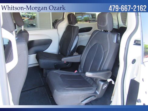 Used 2022 Chrysler Voyager LX FWD image 24