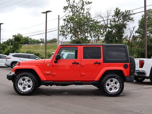 Used 2013 Jeep Wrangler Unlimited Sahara w/ Connectivity Group AWD/4WD image 4