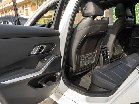 Used 2020 BMW 330i xDrive Sedan w/ Convenience Package image 16