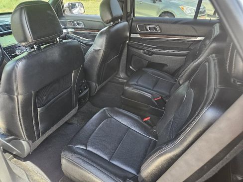 Used 2017 Ford Explorer Limited w/ Equipment Group 301A FWD image 16