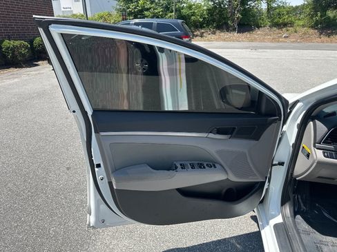 Used 2017 Hyundai Elantra SE FWD image 9