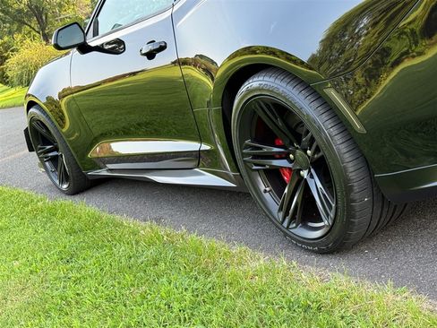 Used 2018 Chevrolet Camaro ZL1 RWD image 21