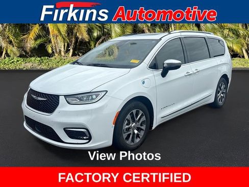 Used 2023 Chrysler Pacifica Pinnacle FWD image 1