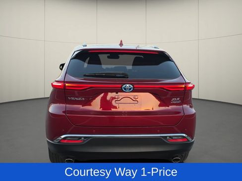 Used 2022 Toyota Venza XLE AWD/4WD image 8