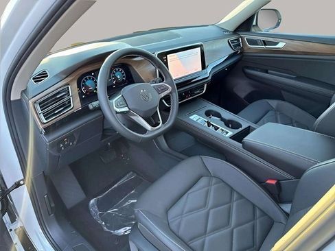 New 2026 Volkswagen Atlas SE image 4