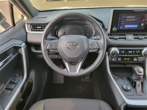 Used 2023 Toyota RAV4 SE image 17