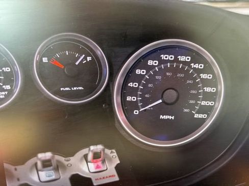 Used 2005 Ford GT RWD image 17