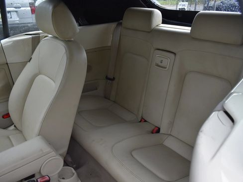 Used 2010 Volkswagen Beetle Convertible FWD image 6
