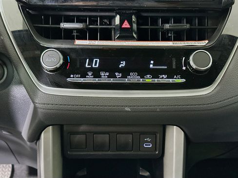 Used 2025 Toyota Corolla Cross SE image 23