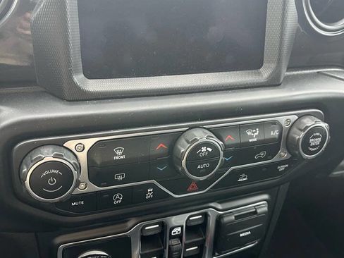 Used 2022 Jeep Gladiator Sport image 25