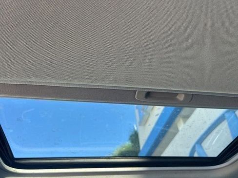 Used 2015 Toyota Camry XSE image 9