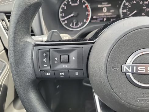 Used 2023 Nissan Rogue SV FWD image 17