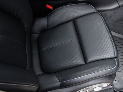 Certified 2025 Porsche Macan image 45