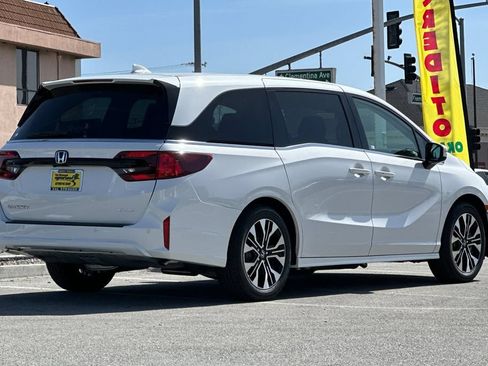 New 2026 Honda Odyssey Elite image 3
