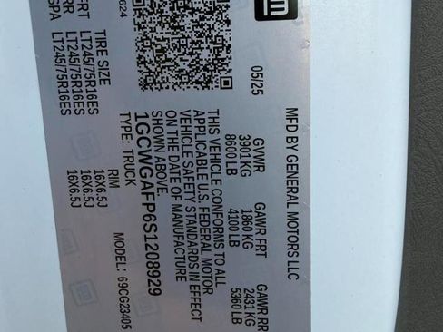 Used 2025 Chevrolet Express 2500 w/ Driver Convenience Package image 29