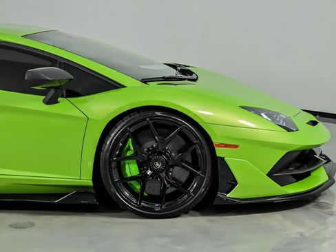 Used 2019 Lamborghini Aventador SVJ AWD/4WD image 16