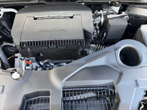 Used 2025 Honda Pilot TrailSport image 8