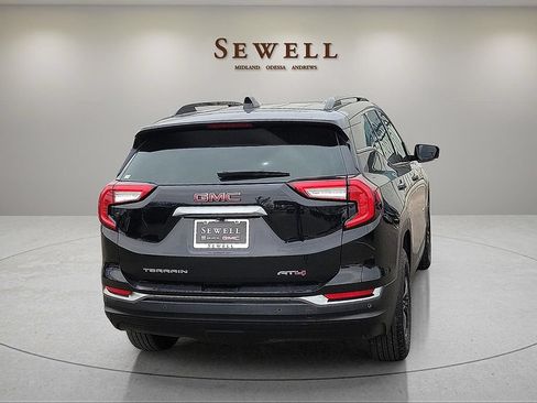 Used 2024 GMC Terrain AT4 w/ Infotainment Package II AWD/4WD image 5