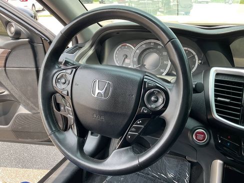 Used 2016 Honda Accord Touring image 18