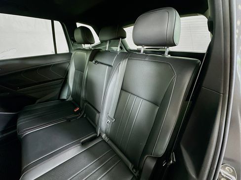 Certified 2022 Volkswagen Tiguan SE R-Line AWD/4WD image 23