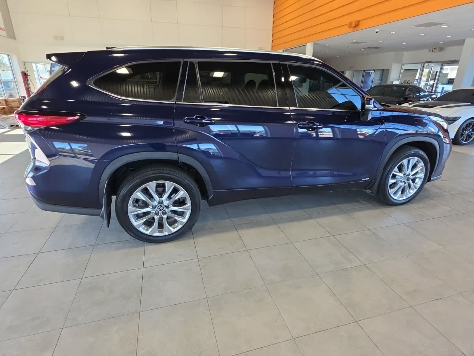 Used 2023 Toyota Highlander Limited AWD/4WD image 7