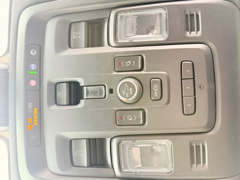 Used 2022 GMC Yukon XL Denali image 31