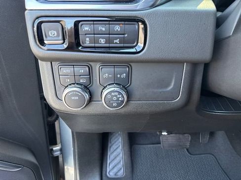 Used 2025 GMC Yukon Denali AWD/4WD image 23