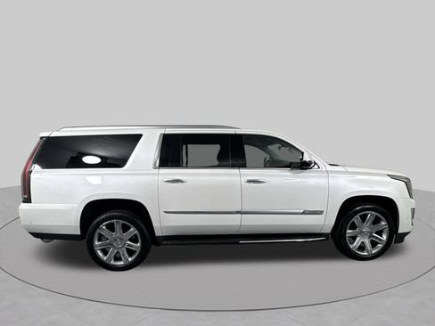 Used 2019 Cadillac Escalade ESV Luxury AWD/4WD image 37