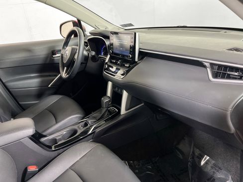 Used 2022 Toyota Corolla Cross XLE w/ Convenience Package image 28