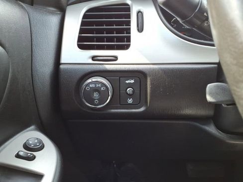 Used 2006 Chevrolet Monte Carlo LT FWD image 12