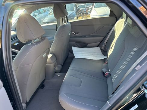 New 2025 Hyundai Elantra SEL image 11