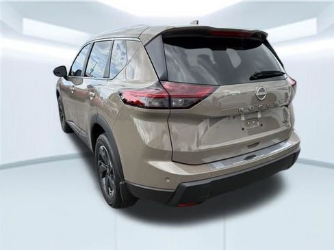 Used 2024 Nissan Rogue SV w/ SV Premium Package image 6