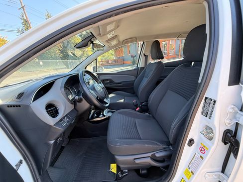 Used 2017 Toyota Yaris SE image 10