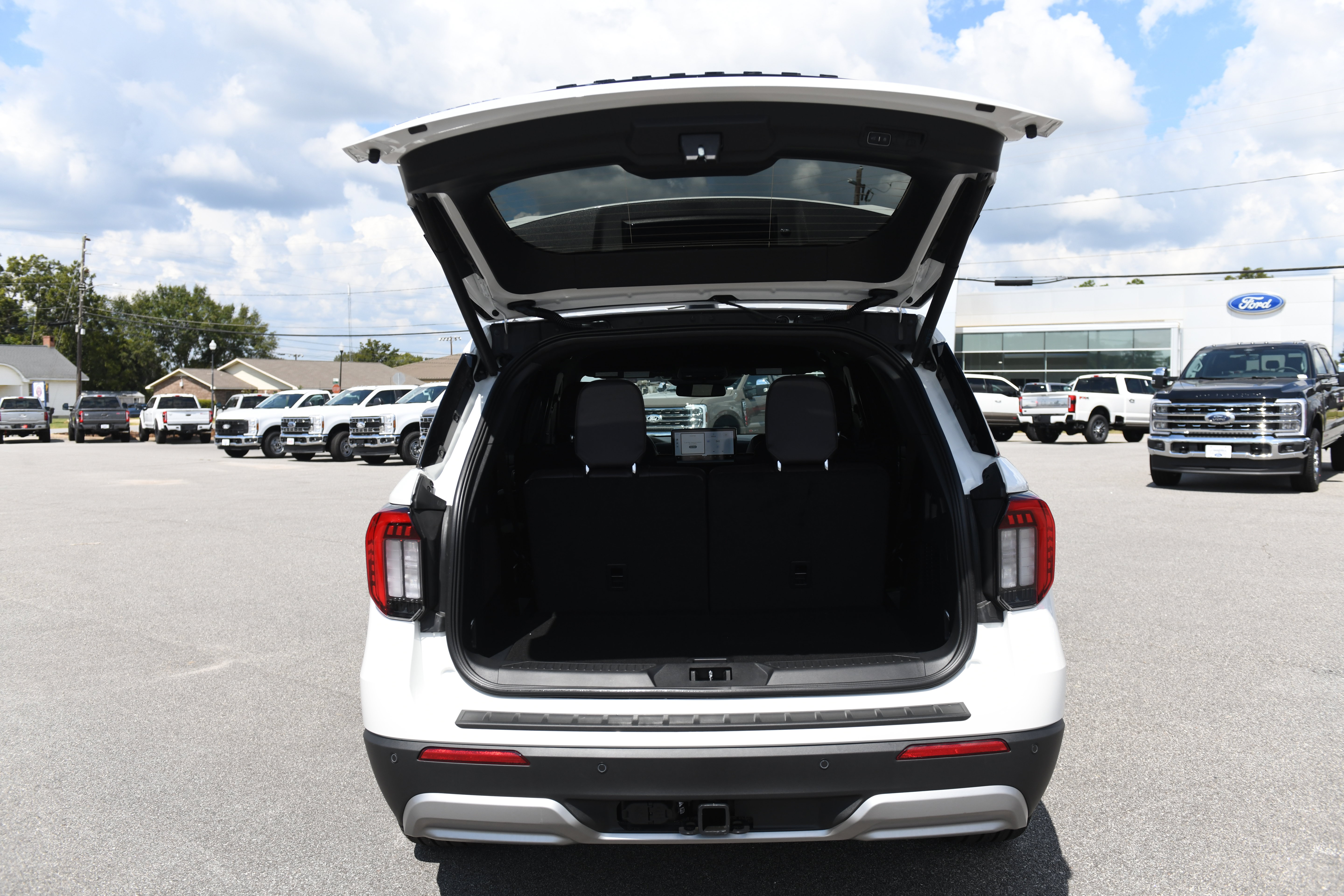 New 2027 Ford Explorer Platinum RWD image 8
