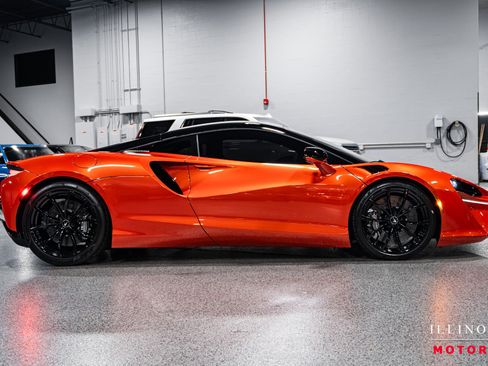 Used 2023 McLaren Artura image 7
