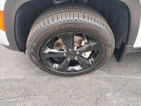 Certified 2024 Jeep Grand Cherokee Limited w/ Luxury Tech Group II image 5