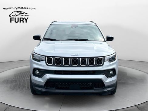 Used 2024 Jeep Compass Latitude AWD/4WD image 9