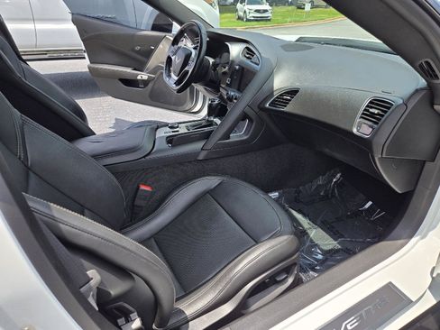 Used 2019 Chevrolet Corvette Z06 RWD image 12