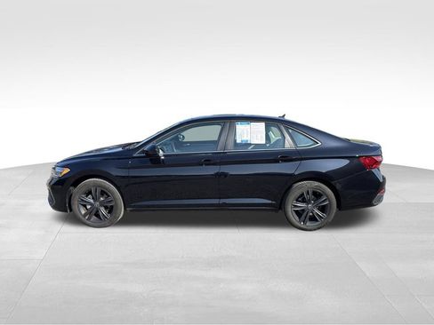 Used 2024 Volkswagen Jetta SE w/ Panoramic Sunroof Package FWD image 4