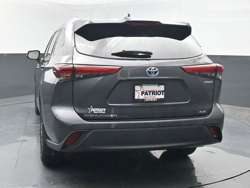 Used 2022 Toyota Highlander XLE image 4