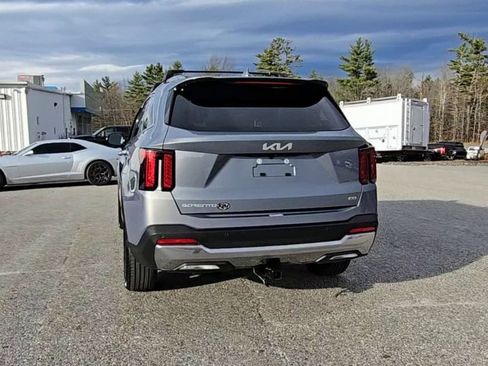 Used 2024 Kia Sorento S image 43